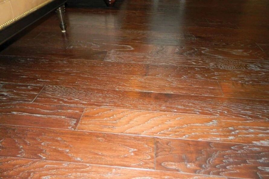 Sàn gỗ bị ẩm mốc