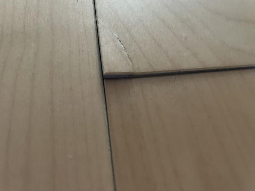 Sàn gỗ bị hở khe