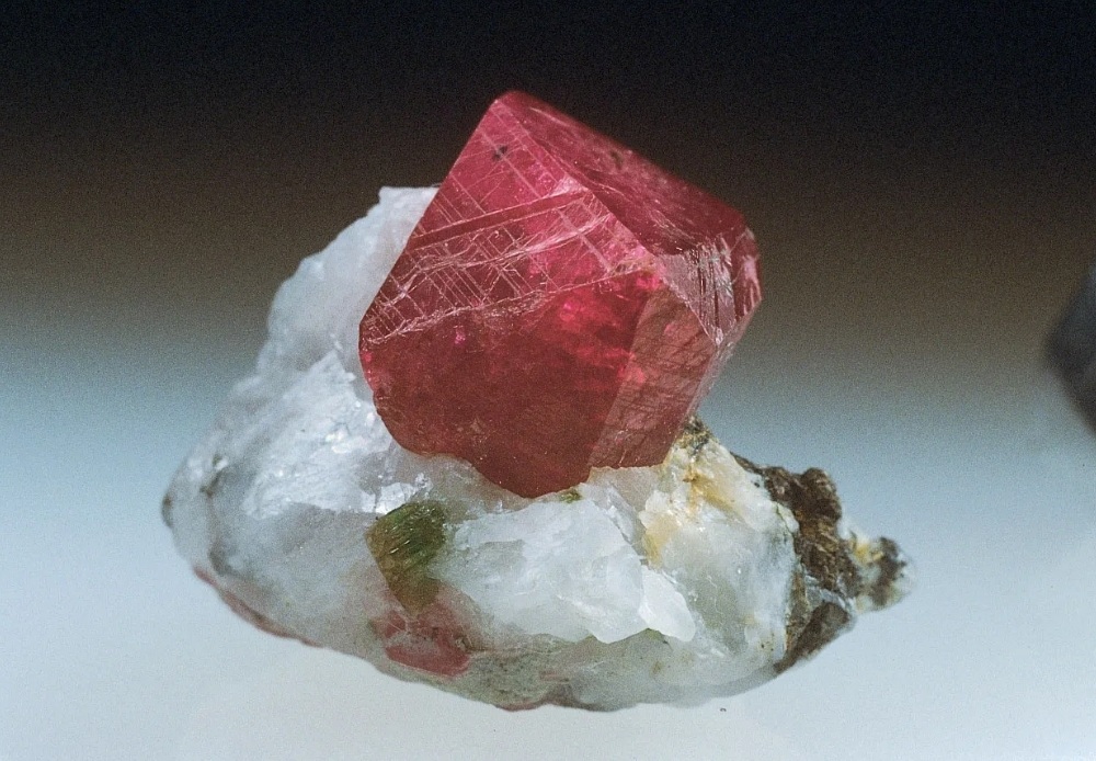 Đá corundum là gì