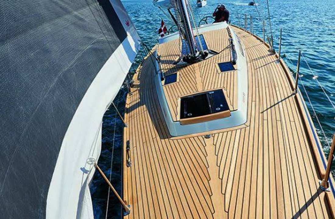 Gỗ Teak lót boong du thuyền