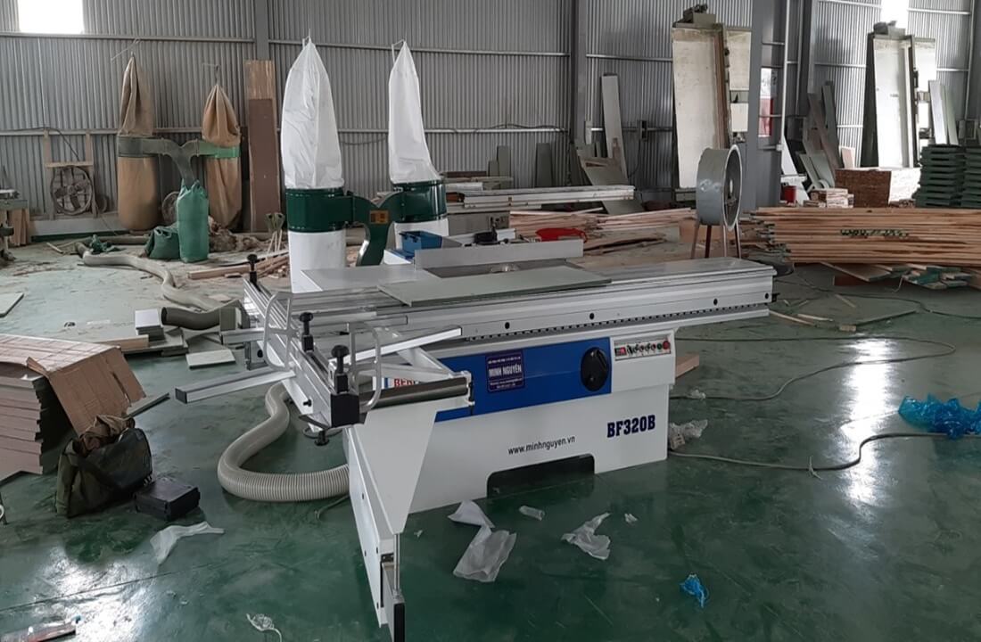 Máy cưa cắt gỗ tự nhiên 